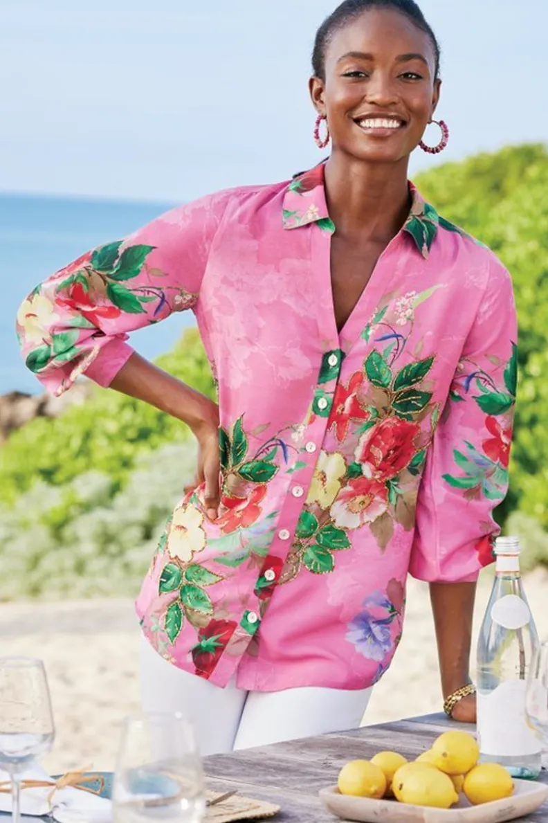 Blusa Danica de Soft Surroundings con bordados artesanales en estampado floral rojo y rosa
