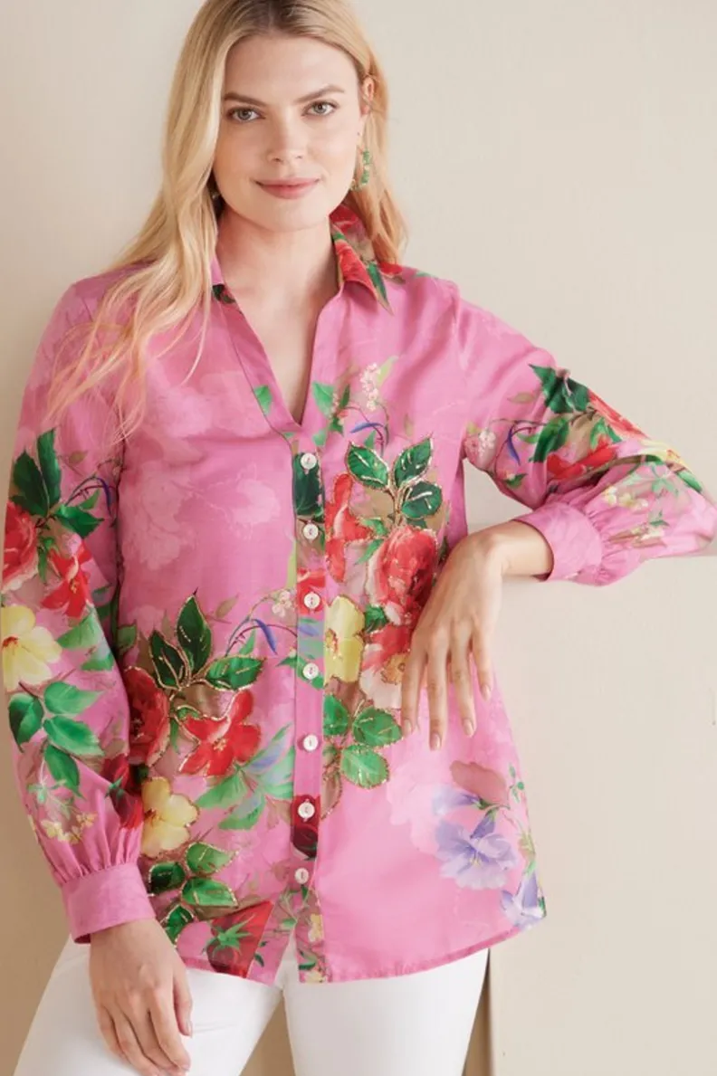 Blusa Danica de Soft Surroundings con bordados artesanales en estampado floral rojo y rosa