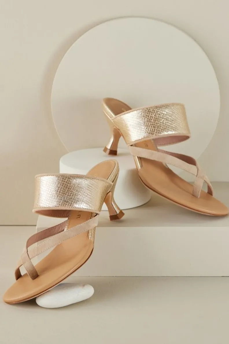 Sandalias Louka - Slide Ultra Cómodas en Tono Arena y Platino por Donald Pliner | Estilo relajado Soft Surroundings para temporada cálida | Diseño versátil con suela ergonómica