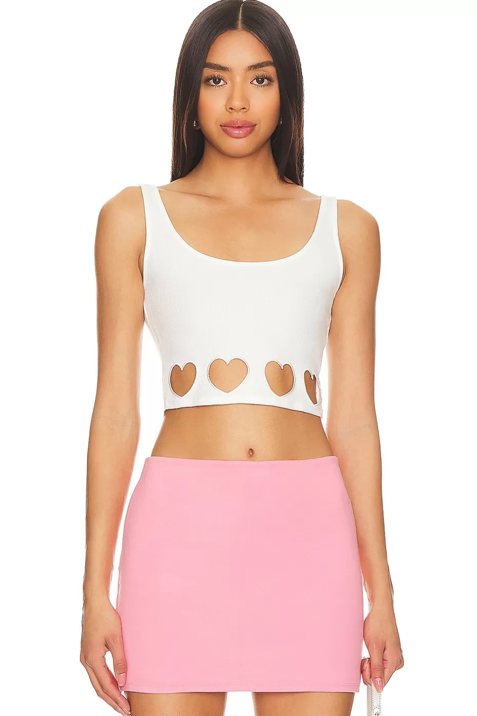 1. Camiseta Dylan de Lovers & Friends - Estilo único para tu look casual  
2. Top Básico Dylan · Diseño exclusivo de Lovers + Friends  
3. Blusa moderna Lovers+Friends | Ajuste perfecto y tendencia urbana  
4. Dylan Top - Prenda versátil para día y noche by Lovers & Friends  
5. Camiseta femenina Dylan | Nuevo modelo de moda casual 2024