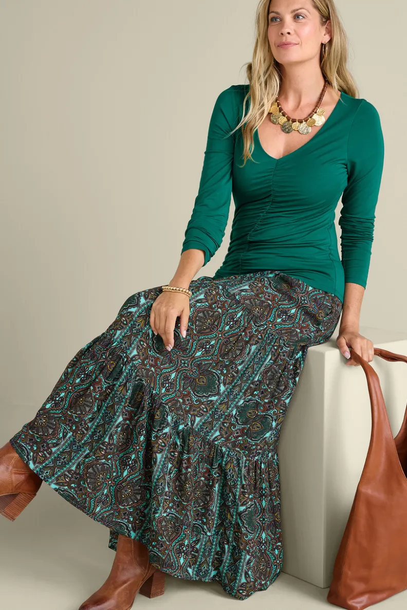 Camiseta de manga larga Edeliz en verde bosque - Colección suave y cómoda de Tops-Soft Surroundings