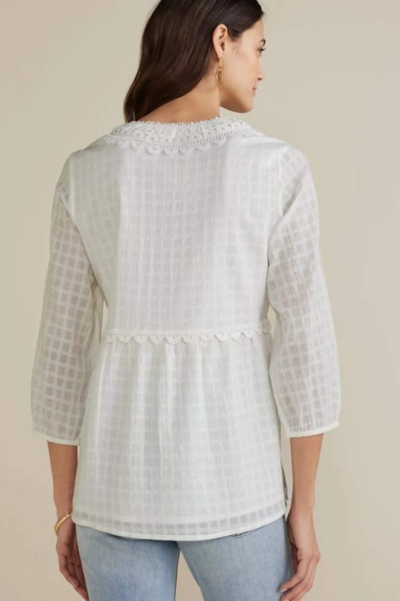 Blusa Elodie de Soft Surroundings - Gasa Ligera con Diseño Ventana en Azul Marino 

(Alternativa más coloquial: Camisola traslúcida de cuadrículas marinas - Elodie en gasa suave by Soft Surroundings)