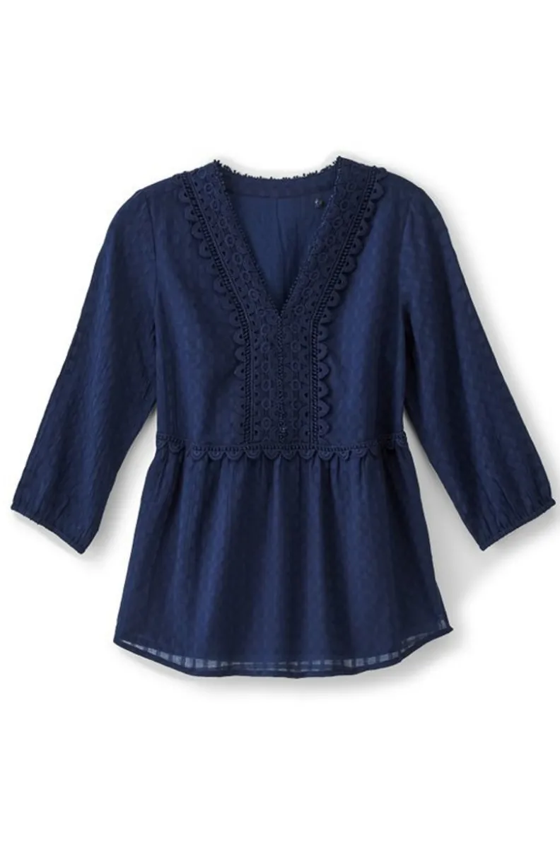 Blusa Elodie de Soft Surroundings - Gasa Ligera con Diseño Ventana en Azul Marino 

(Alternativa más coloquial: Camisola traslúcida de cuadrículas marinas - Elodie en gasa suave by Soft Surroundings)