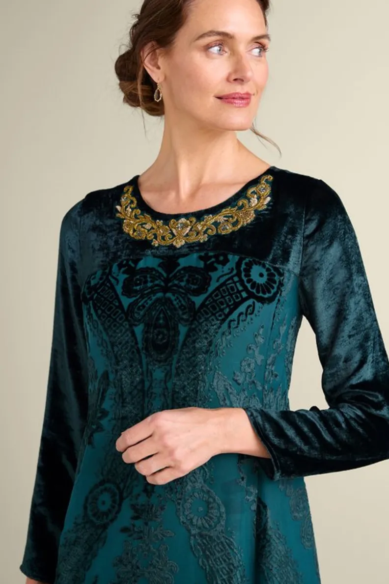 Vestido elegante Emaline en terciopelo con efecto degradado - Colección primavera-verano de Soft Surroundings - Modelo largo en tono Junebug