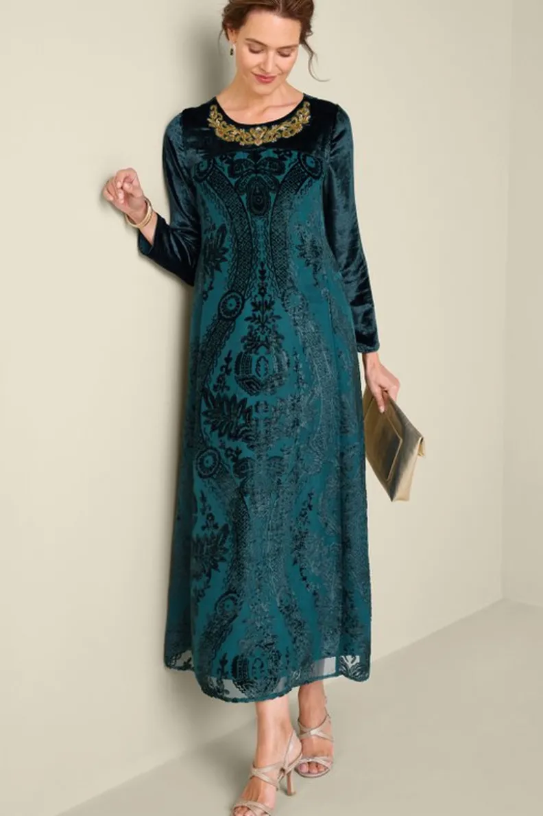Vestido elegante Emaline en terciopelo con efecto degradado - Colección primavera-verano de Soft Surroundings - Modelo largo en tono Junebug