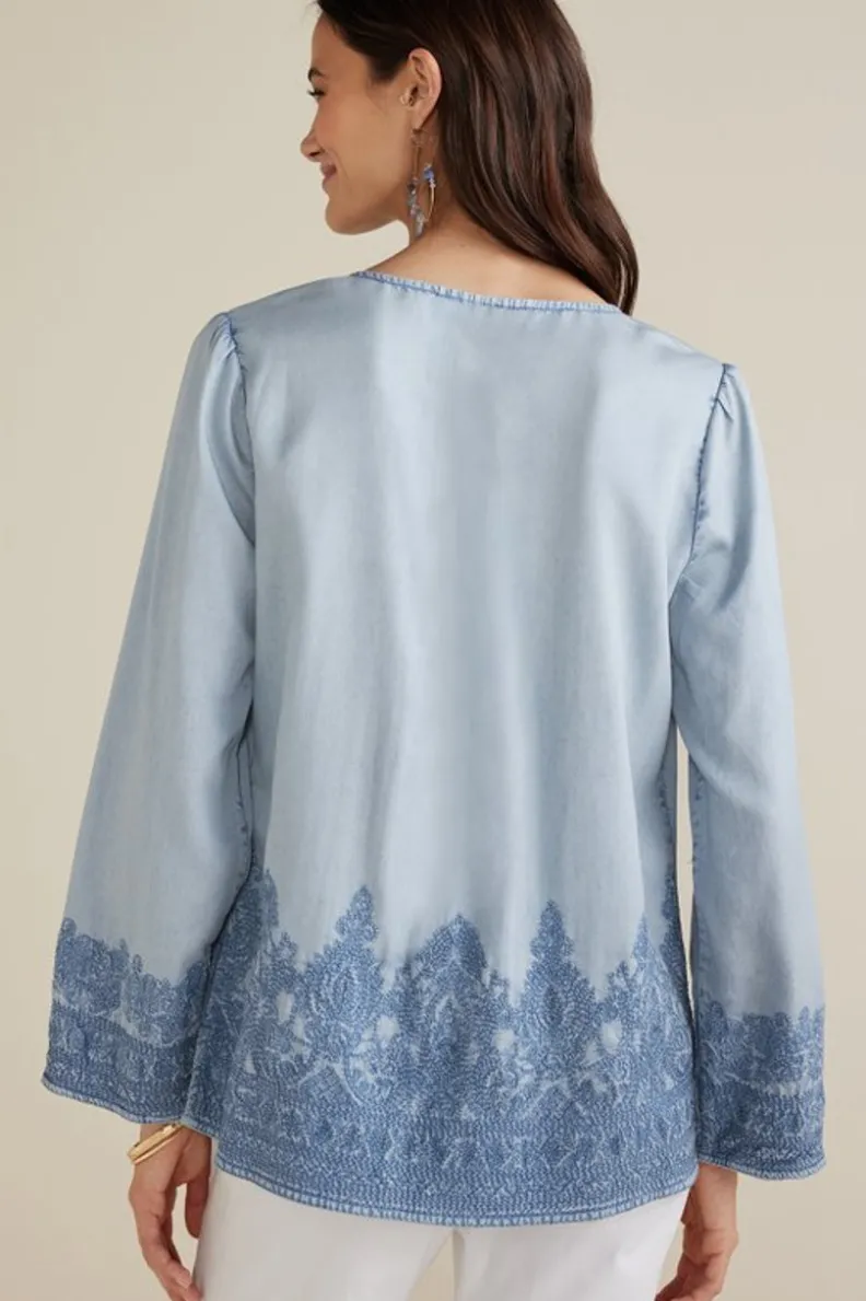 Blusa Emily Bordada en Tencel™ - Chambray Claro de Soft Surroundings