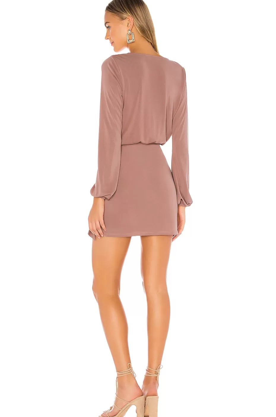 Amantes y Amigos · Vestido Emmy Elegante para Estilo Casual y Ocasiones Especiales