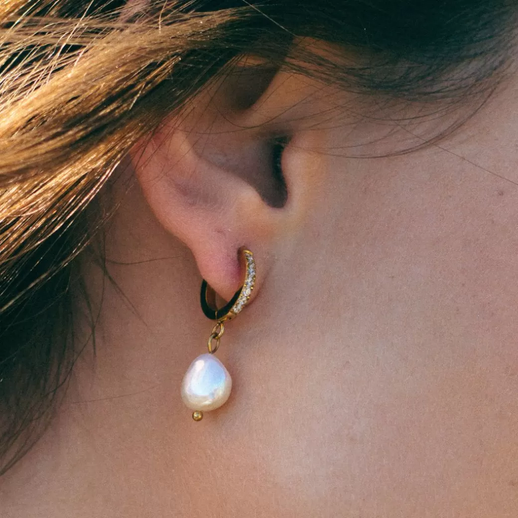 Aros Elegantes con Perlas de Río - Joyería Atolea en Estilo Contemporáneo