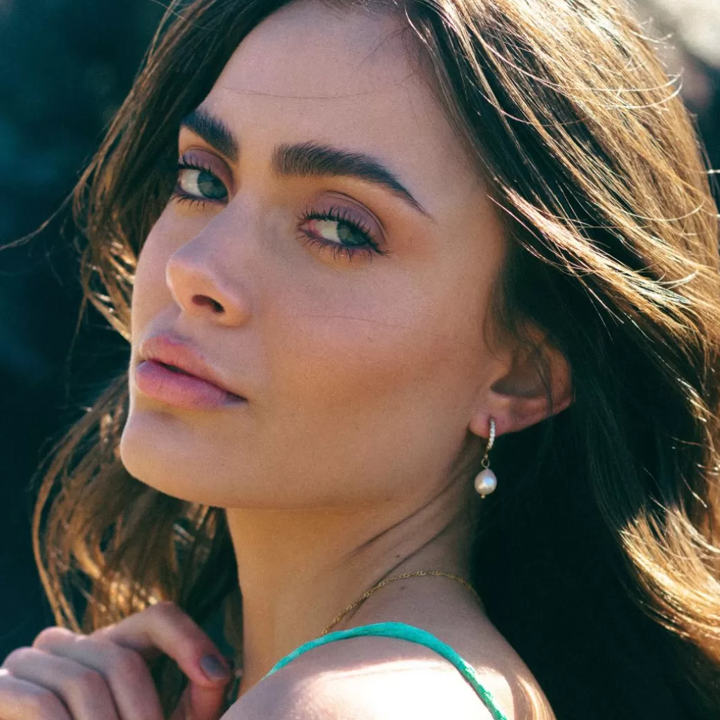 Aros Elegantes con Perlas de Río - Joyería Atolea en Estilo Contemporáneo
