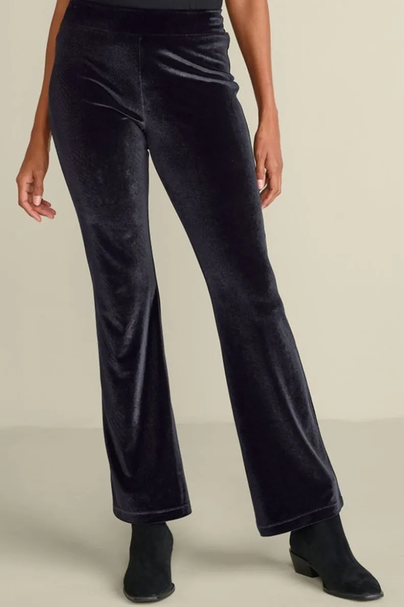 Pantalón femenino Gianna en terciopelo suave - Corte bootcut negro | Colección exclusiva Soft Surroundings