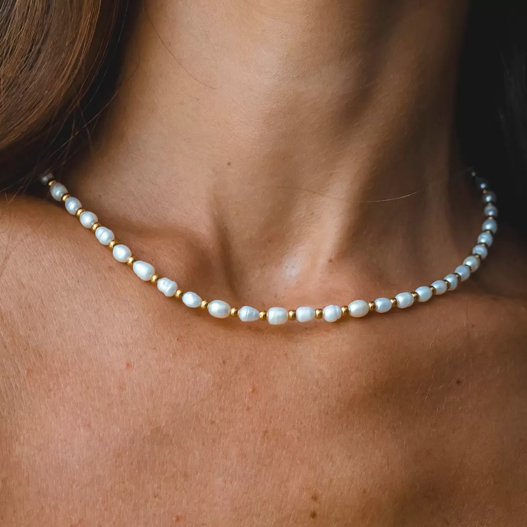 Gargantilla Elegante de Perlas de Agua Dulce en Oro - Diseño Exclusivo de Atolea Joyería
