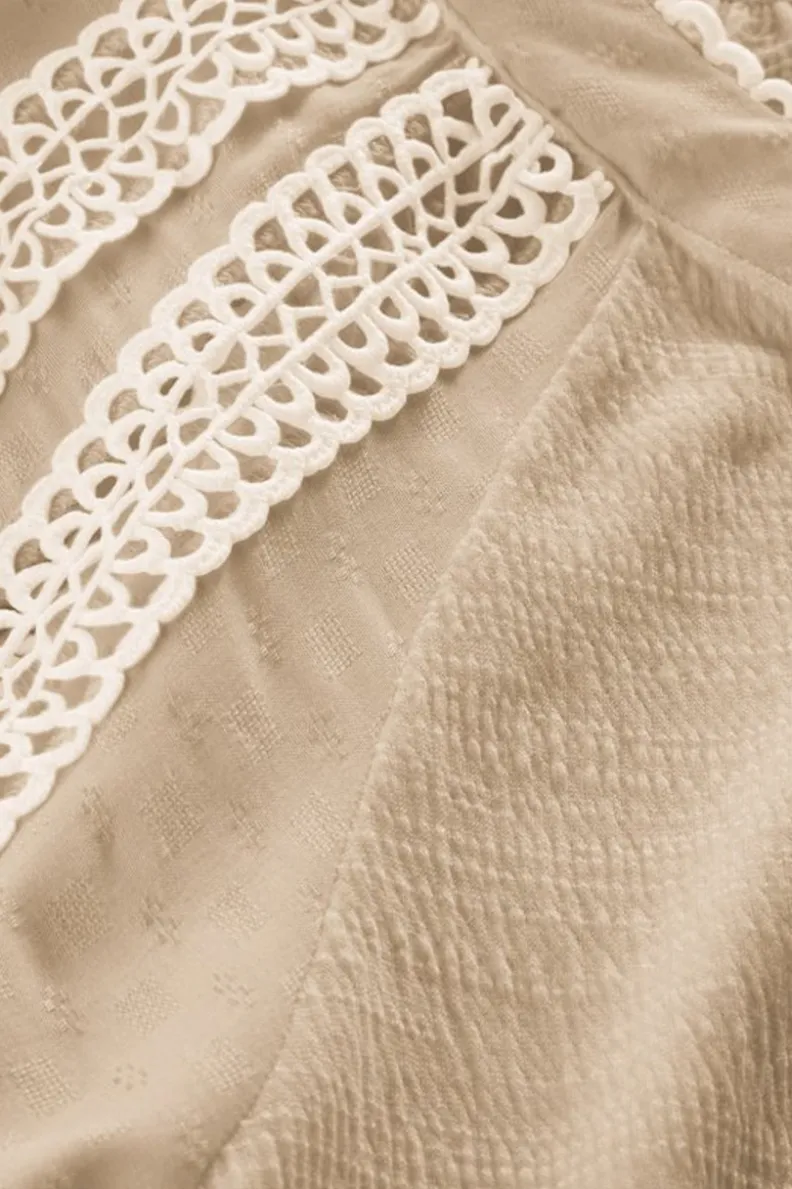 Blusa Casual Halle de Soft Surroundings - Manga Corta en Tono Taupe Claro con Ajuste Suave