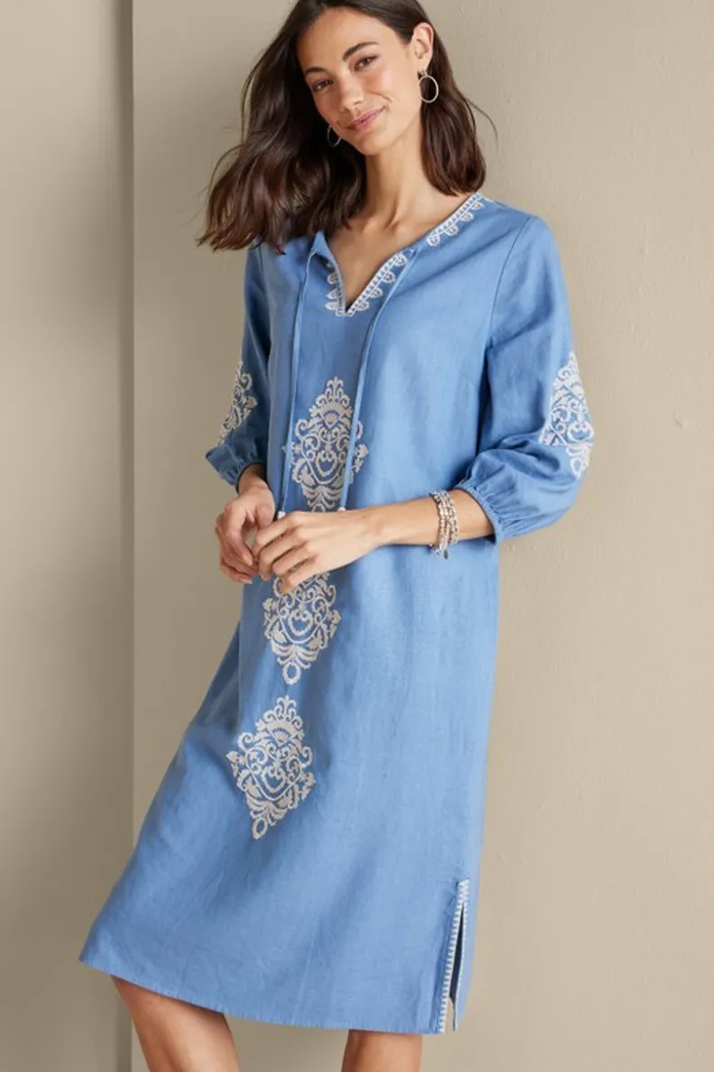 Vestido midi de mezcla de lino Hasana - Azul Río con diseño sofisticado y confortable para ocasiones cotidianas