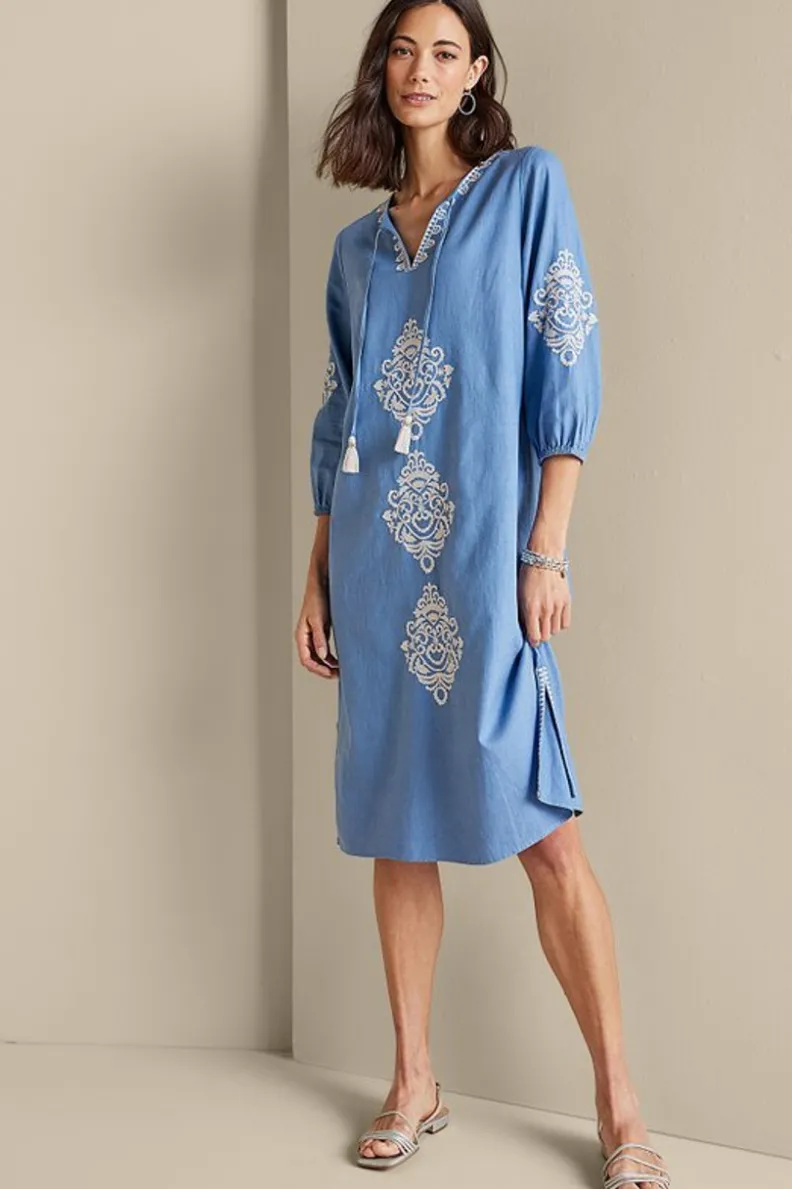 Vestido midi de mezcla de lino Hasana - Azul Río con diseño sofisticado y confortable para ocasiones cotidianas