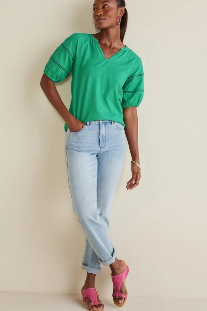 Blusa Soft Surroundings de manga globo en algodón Supima - Modelo Heidi en tonalidad verde acebo con detalles elegantes