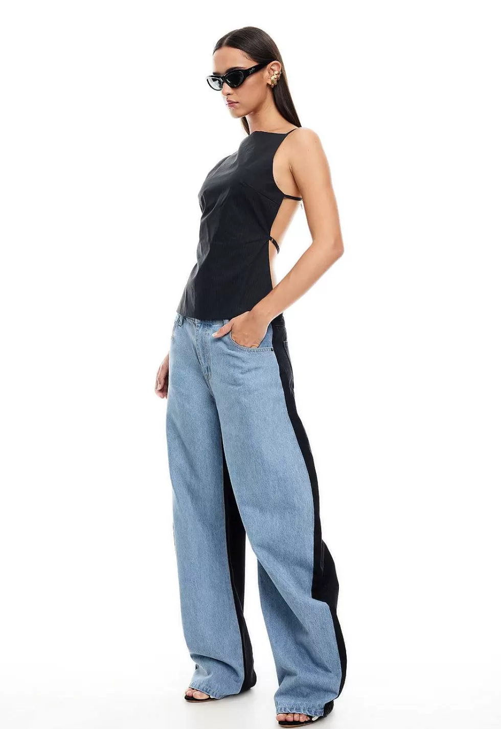Vaqueros Leona con Herradura - Diseño Atrevido en Denim para Mujer