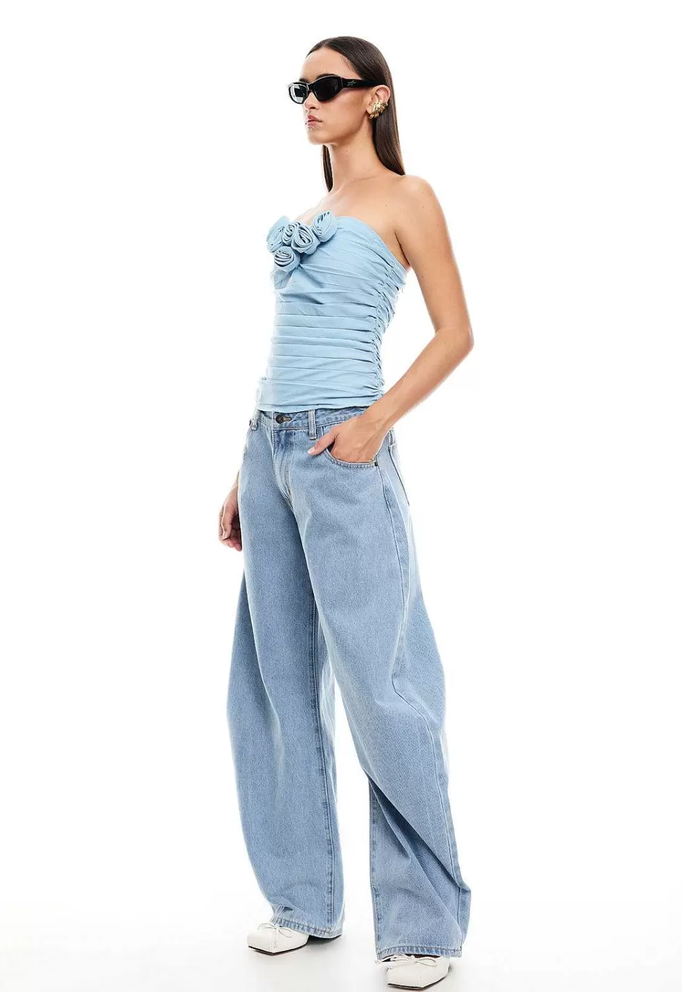 Vaquera Leona Jeans Herradura - Modelo Exclusivo para Compra Online

Jeans Leona Herradura Edición Limitada - Corte Comfort Mujer +Envío Rápido

Leona Jeans con Diseño Herradura Decorativa - Estilo Único Disponible en Web