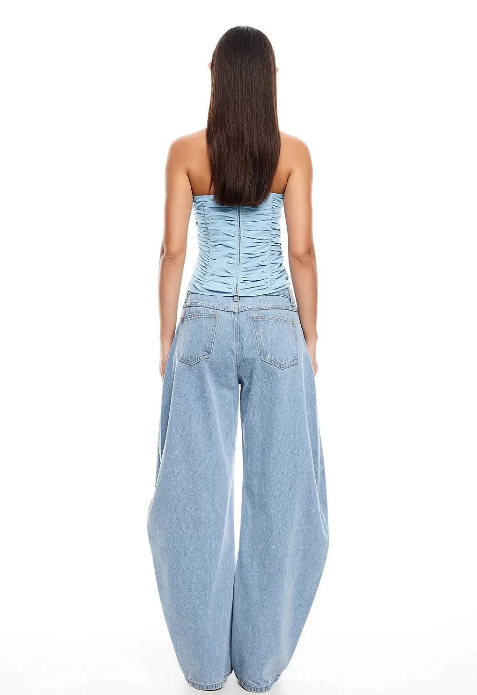 Vaquera Leona Jeans Herradura - Modelo Exclusivo para Compra Online

Jeans Leona Herradura Edición Limitada - Corte Comfort Mujer +Envío Rápido

Leona Jeans con Diseño Herradura Decorativa - Estilo Único Disponible en Web