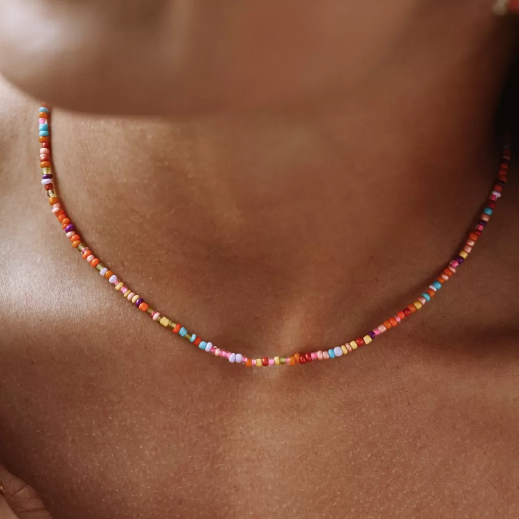 Colgante Esencia Caribeña - Joyería Atolea Edición Verano 2024 

Dije Bohemio con Detalles Oceánicos | Colección Arena y Sol Atolea 

Collar Artesanal Inspirado en Islas | Joyas Atolea Temporada Estival 

Pieza Única Marítima Atolea - Colgante Estilo Boho para Mujer 

Diseño Bohemio con Toques Tropicales | Joyería Atolea Verano 2024