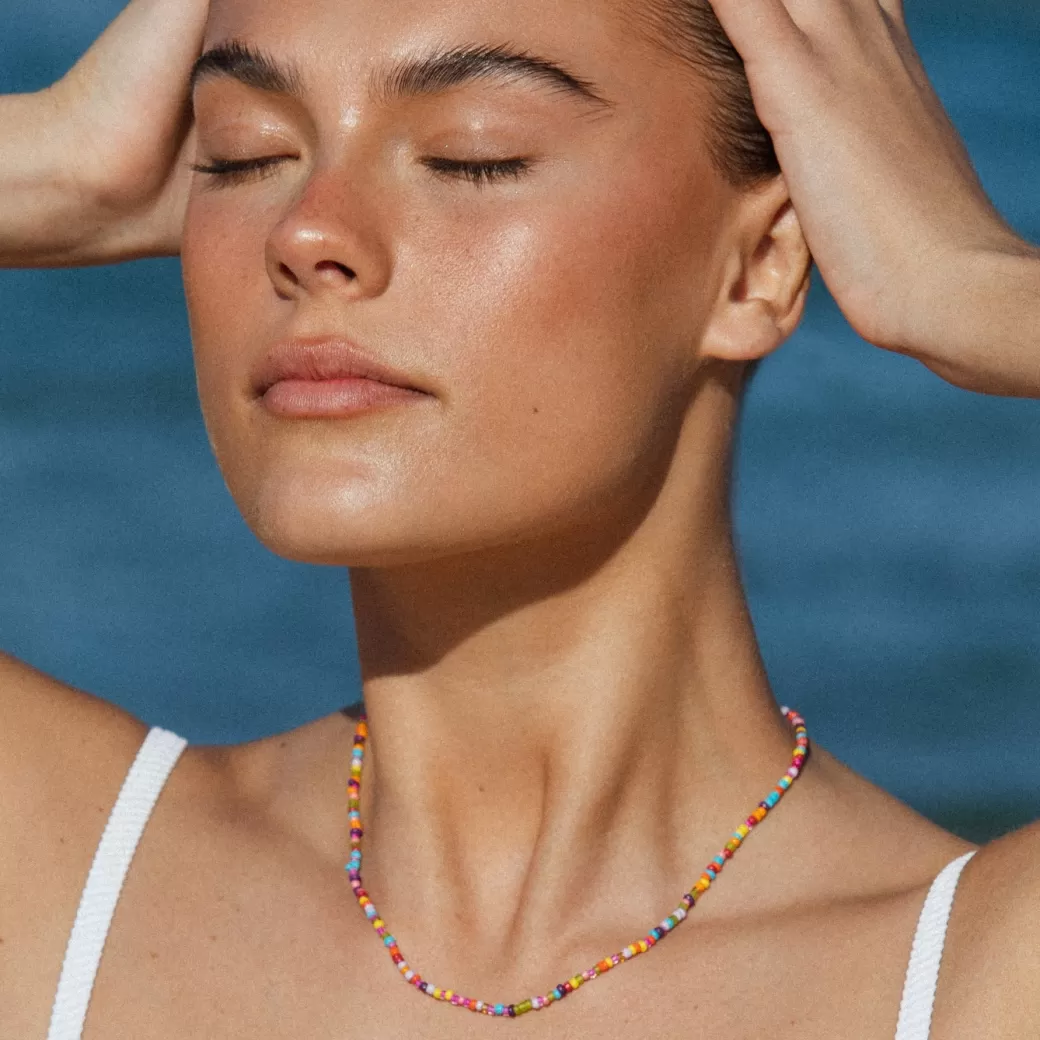 Colgante Esencia Caribeña - Joyería Atolea Edición Verano 2024 

Dije Bohemio con Detalles Oceánicos | Colección Arena y Sol Atolea 

Collar Artesanal Inspirado en Islas | Joyas Atolea Temporada Estival 

Pieza Única Marítima Atolea - Colgante Estilo Boho para Mujer 

Diseño Bohemio con Toques Tropicales | Joyería Atolea Verano 2024