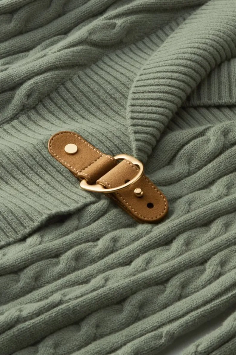 Cárdigán acogedor Ivey de punto cable - Verde agave con detalles artesanales · Abrigo ligero para temporada otoño-invierno · Colección exclusiva Soft Surroundings