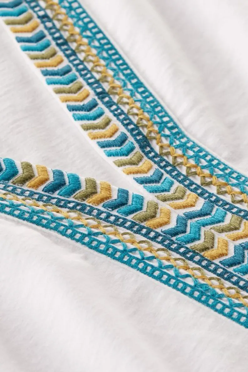 Camiseta Izabel Bordada en Blanco - Diseño Elegante de Soft Surroundings