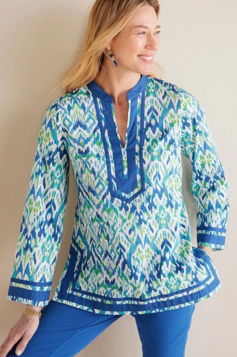Túnica Kirti con Estampado Ikat Artesanal - Verde Turquesa Bicolor by Soft Surroundings Tops

（：，