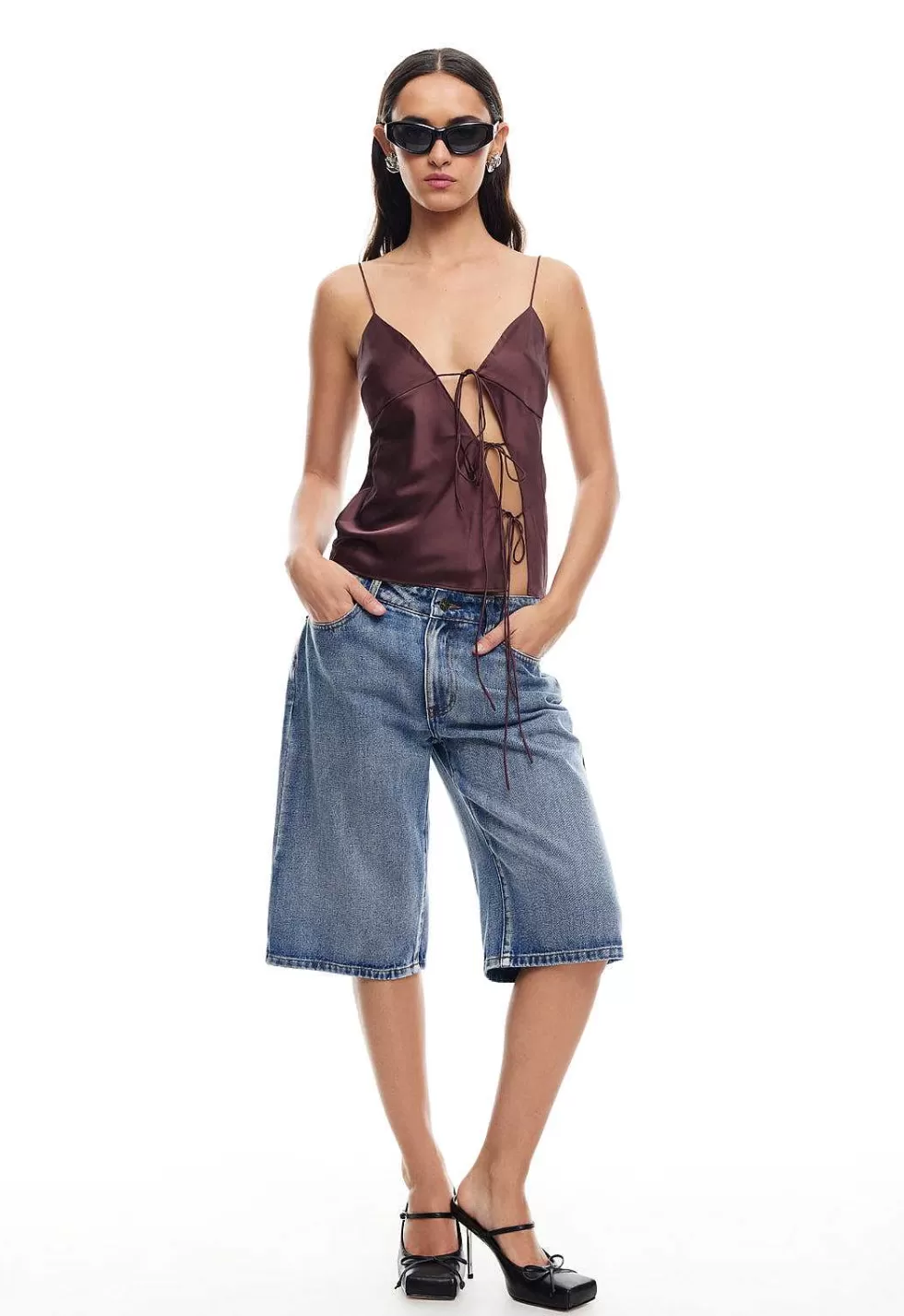 Shorts Cortos Leona - Estilo Urbano en Denim Desgastado, Tendencia Verano 2024