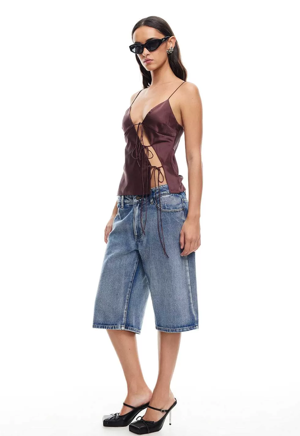 Shorts Cortos Leona - Estilo Urbano en Denim Desgastado, Tendencia Verano 2024