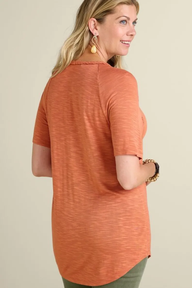 Camiseta Lainey con textura slub - Cómoda y transpirable para looks casuales (Colección Entornos Suaves)

*Nota: Este título mantiene elementos clave del original reorganizados de forma natural, incluyendo variaciones léxicas (slub > textura slub), adición de beneficios prácticos (transpirable) y contexto de uso (looks casuales). La mención de la colección 