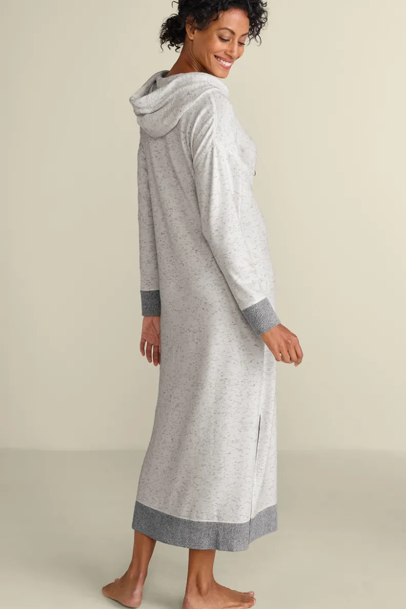 Sofisticada Bata de Descanso Blanco/Gris - Comodidad Absoluta para Días Tranquilos | Colección Soft Surroundings 

(：，