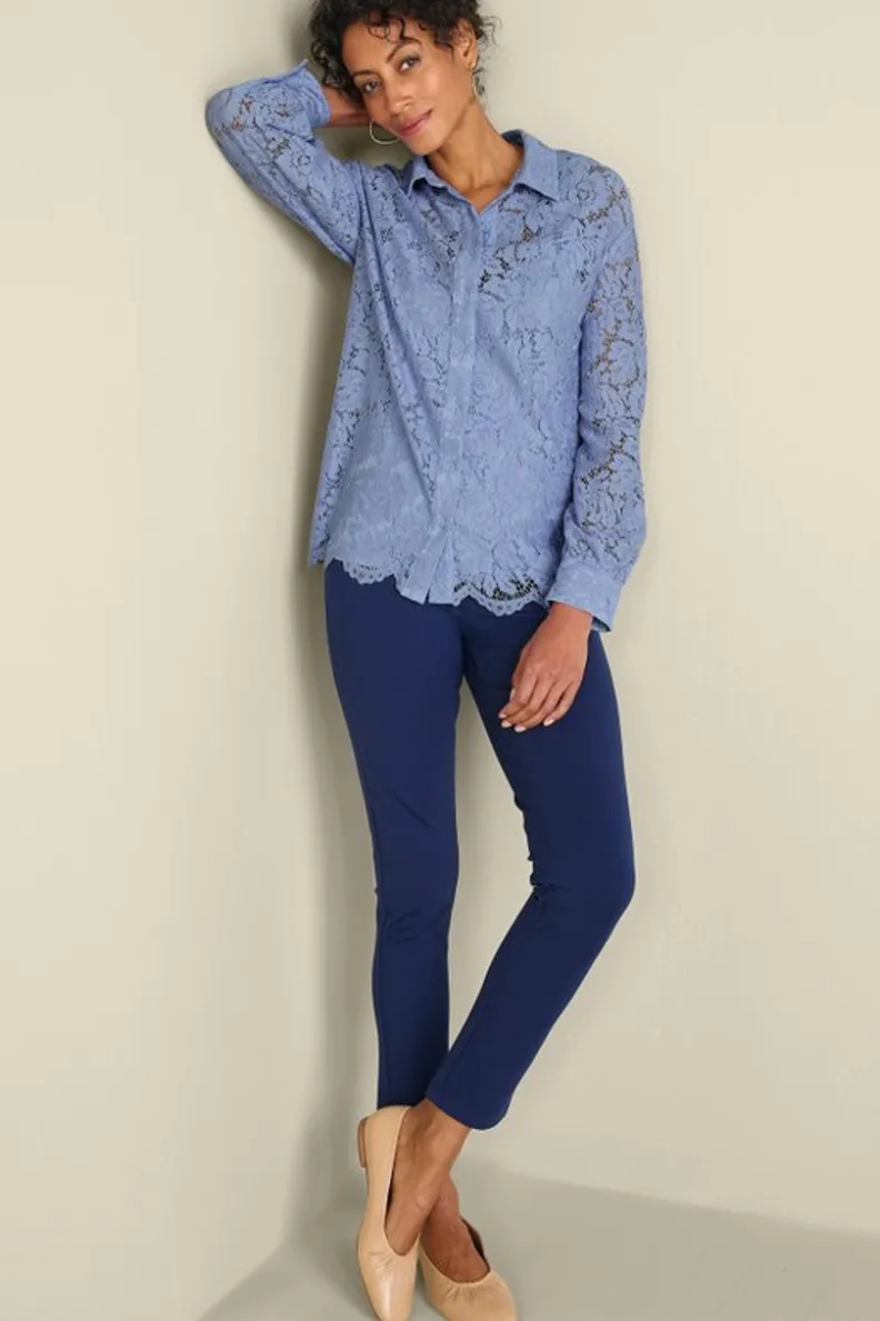 Blusa Lisa con encaje delicado - Cierre frontal de botones y diseño suave by Tops-Soft