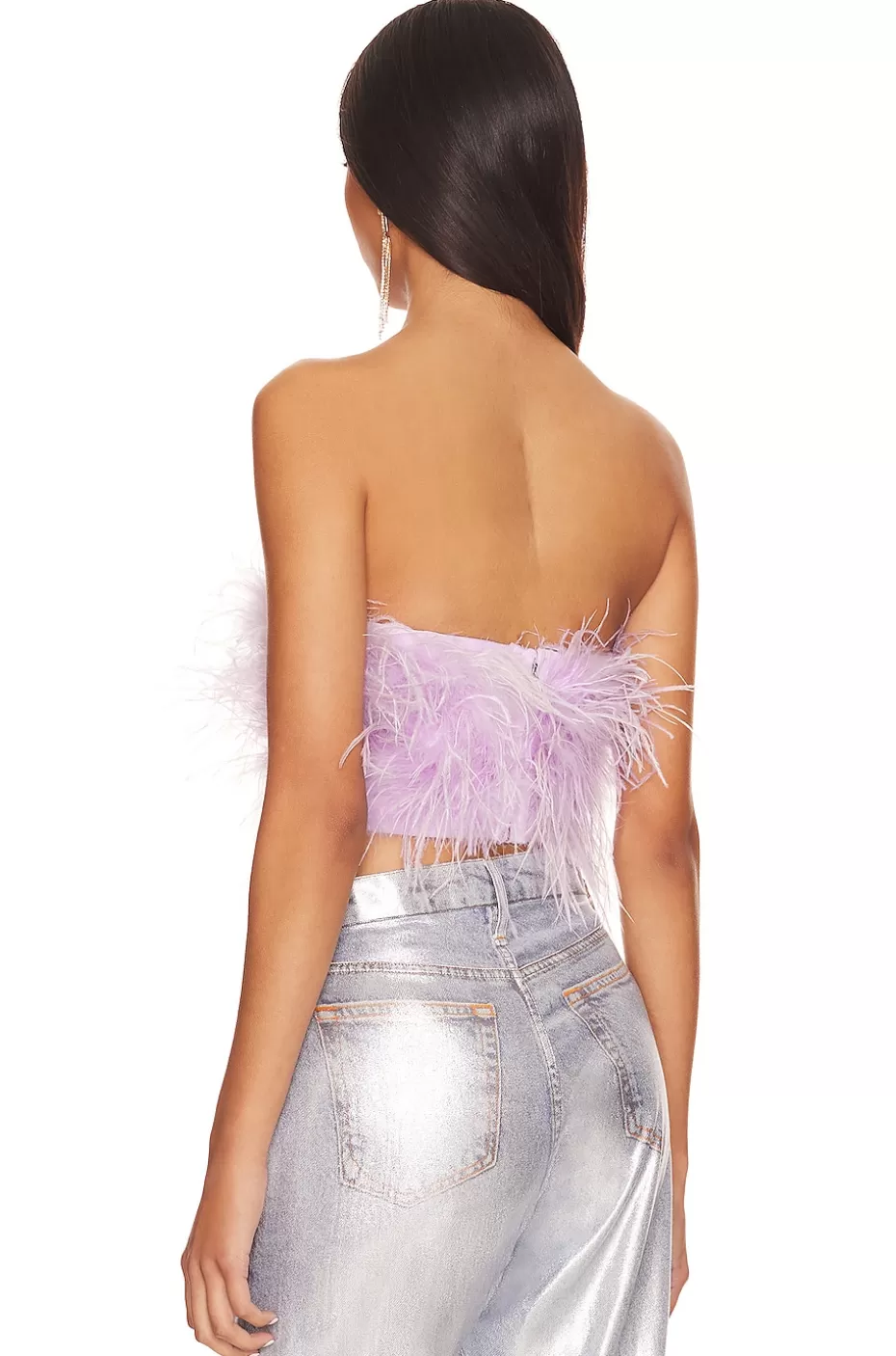 Marianne - Top Corto con Detalles de Plumas para Looks de Temporada by Lovers + Friends  

Estilo bohemio con texturas ligeras y acabados artesanales. Ideal para combinaciones frescas de día o noche.