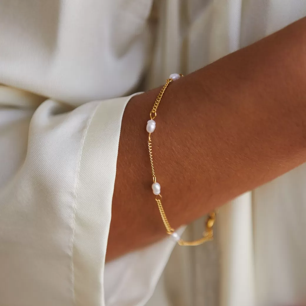 Brazalete Boho de Perlas Cultivadas Lovina - Joyería Atolea para Looks Únicos