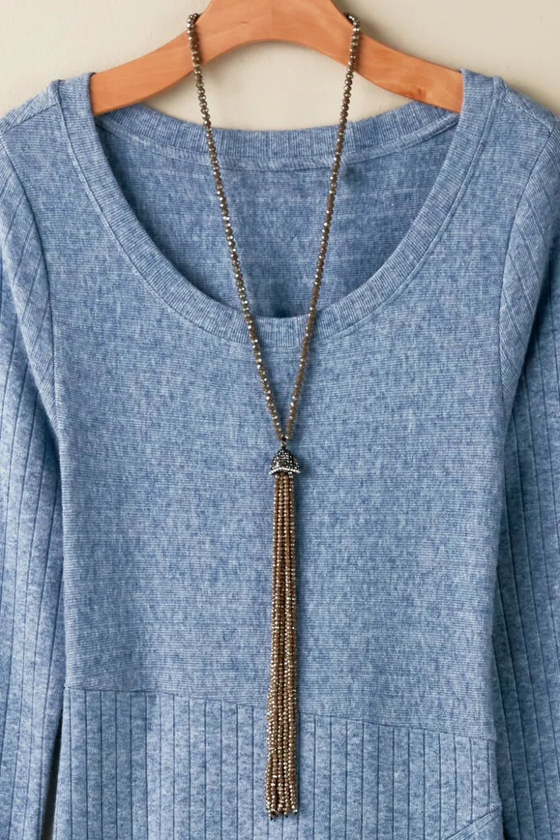 Elegante collar Luciana con detalles de borlas y piedra hematita - Colección exclusiva de joyería Soft Surroundings para un estilo único