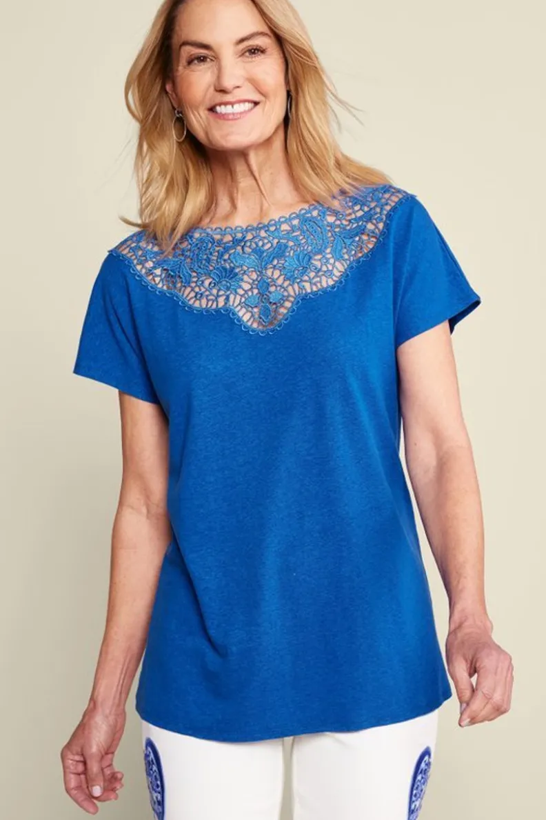 Camiseta Luella de Encaje Suave - Mezcla de Lino con Toques Zafiro · Entornos Delicados