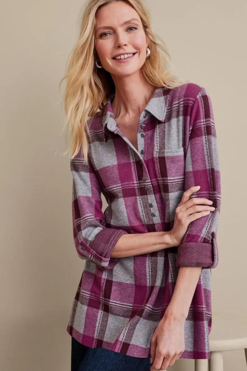 Blusa de Cuadros con Estilo Único - Colección Soft Surroundings Tops 

Diseño Exclusivo en Tejido Premium - Camiseta Estampada de Cuadros Moderna 

Prenda Versátil con Detalles en Contraste - Tops de Temporada en Estampado Tartán