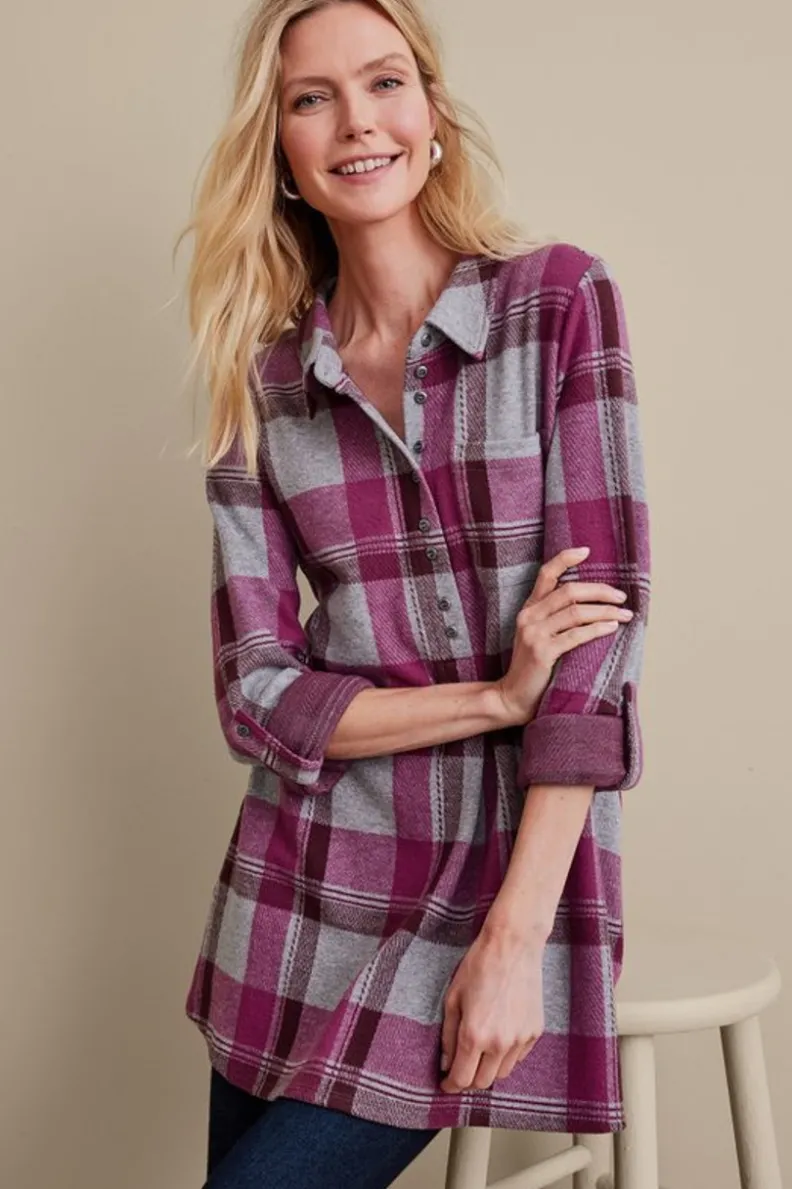 Blusa de Cuadros con Estilo Único - Colección Soft Surroundings Tops 

Diseño Exclusivo en Tejido Premium - Camiseta Estampada de Cuadros Moderna 

Prenda Versátil con Detalles en Contraste - Tops de Temporada en Estampado Tartán