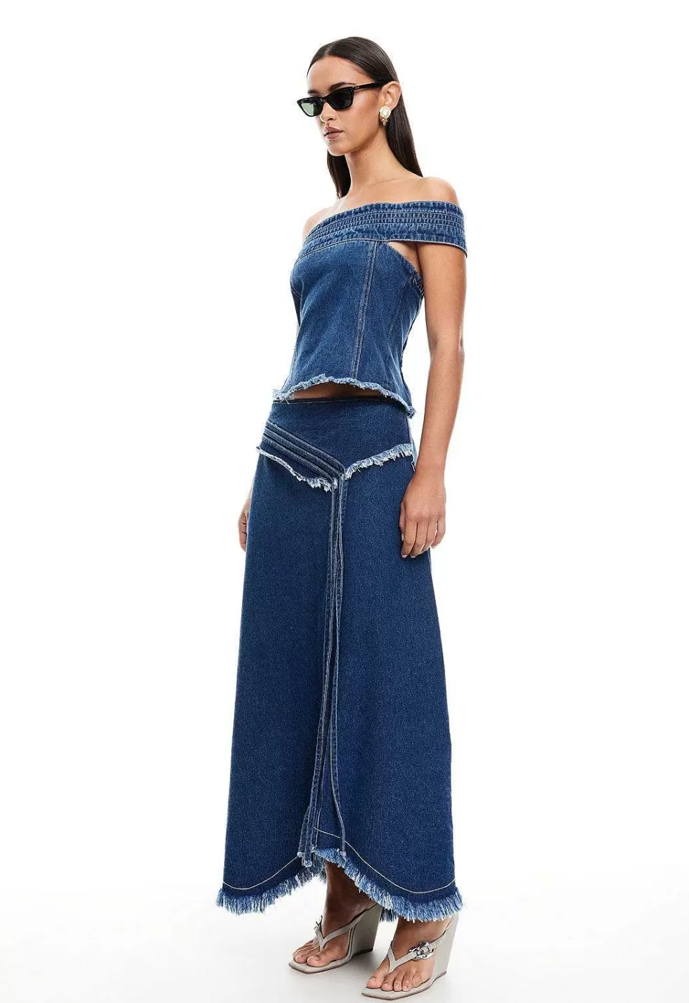 Falda Vaquera Leona Madame - Estilo Vintage con Detalles Bordados, Diseño Exclusivo Otoño 2023