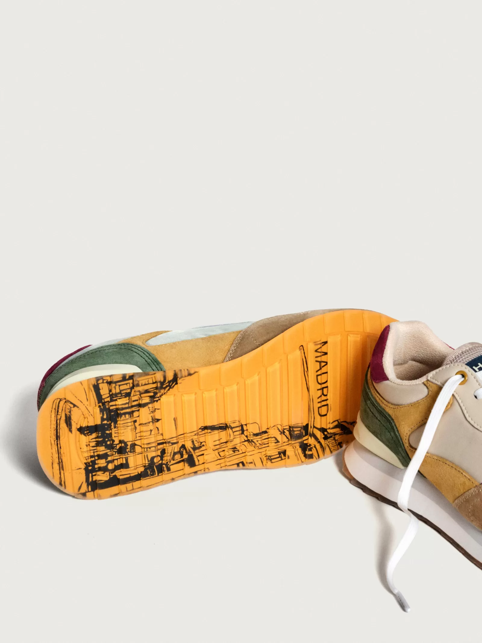 Zapatillas Deportivas HOFF Madrid para Mujer - Diseño Cómodo y Moderno