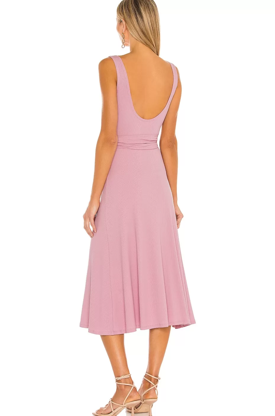 ¡Descubre el Encanto del Vestido Malone: Elegancia Sin Esfuerzo para Amantes y Amigos! 

Estilo Versátil con Toque de Seducción - Ideal para Momentos Especiales.