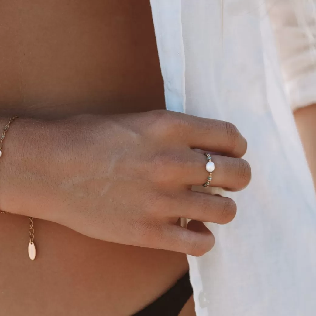 Anillo de Perla Manihi con Detalles Exclusivos - Joyería Atolea a Precio Accesible