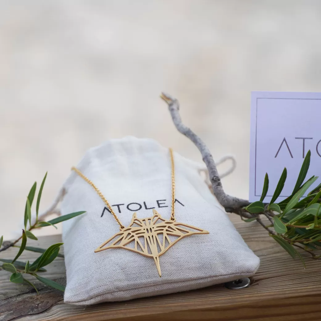 Colgante Elegante de Manta Marina - Joyería Artesanal Atolea | Diseño Oceánico Único en Plata