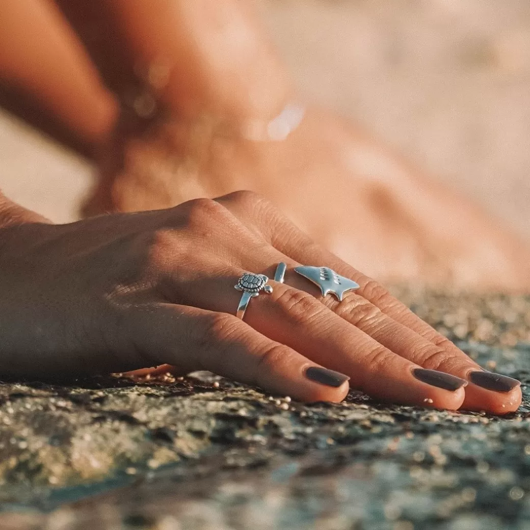 Anillo Elegante Inspirado en Mantarrayas - Colección Exclusiva Atolea Joyería | Envíos Rápidos Worldwide