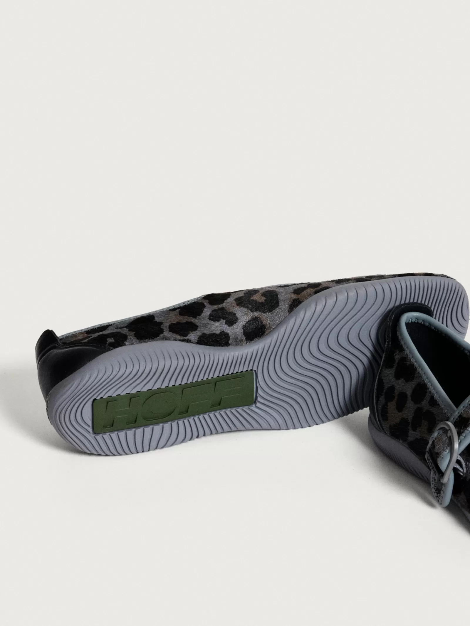 Zapatos Planos HOFF Mary Jane para Mujer - Estampado Animal en Gris con Diseño Scala
