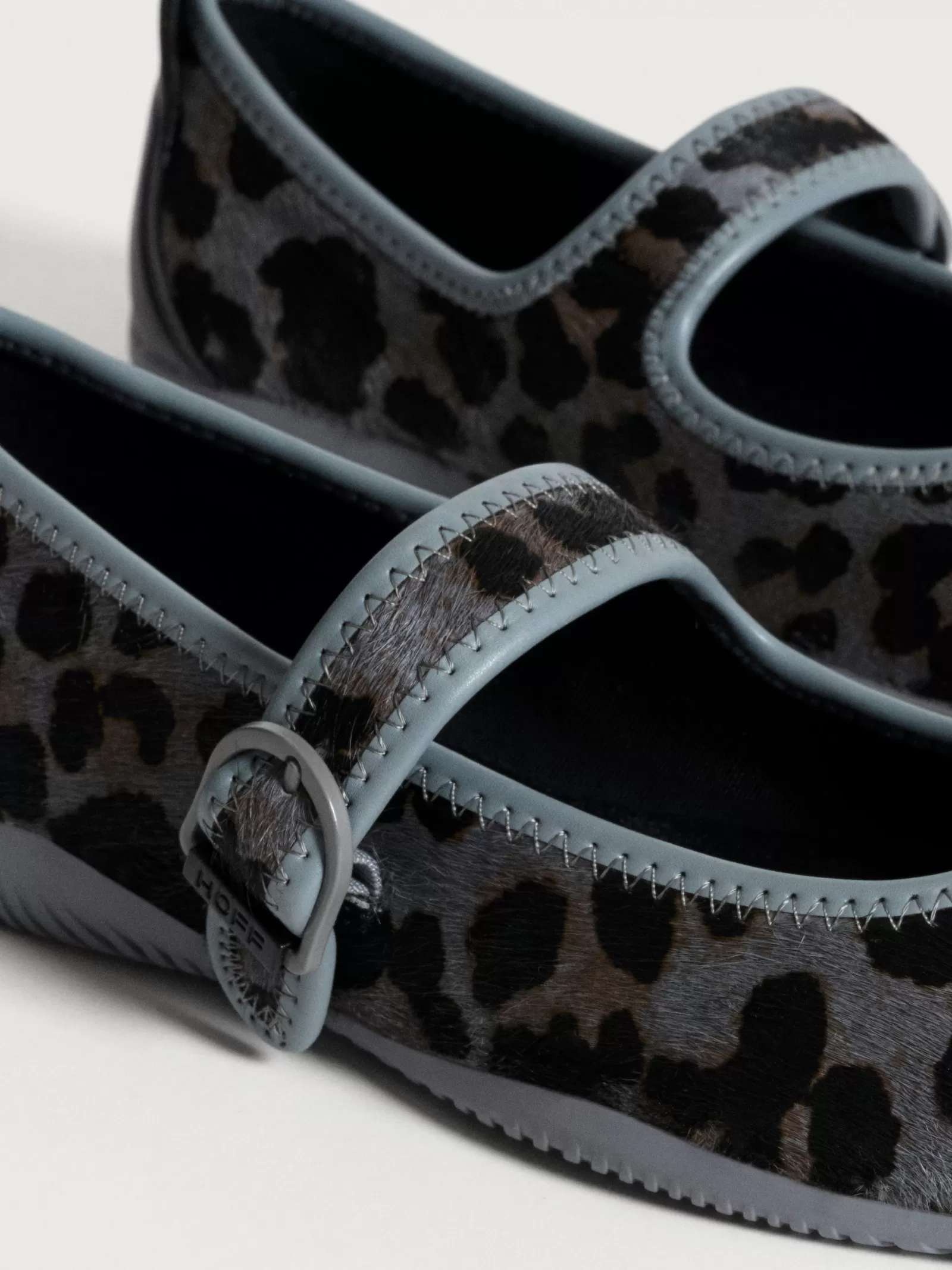 Zapatos Planos HOFF Mary Jane para Mujer - Estampado Animal en Gris con Diseño Scala