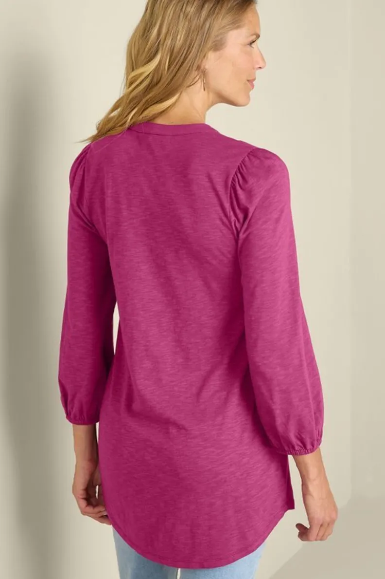 Blusa Primaveral Mikaela con Bordados Artesanales y Mangas 3/4 - Ideal para Combinar con Leggings | Detalles Encantadores en Tono Frambuesa Vibrante - Diseño Exclusivo de Soft Surroundings