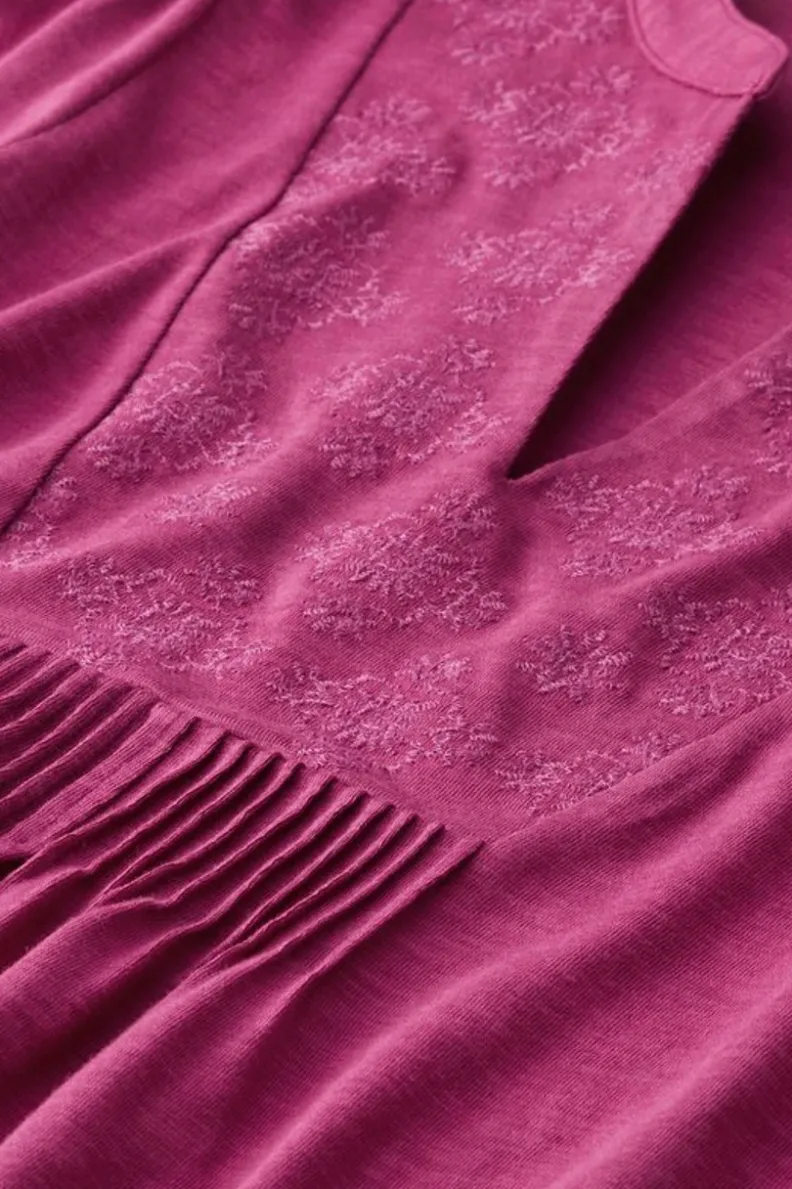 Blusa Primaveral Mikaela con Bordados Artesanales y Mangas 3/4 - Ideal para Combinar con Leggings | Detalles Encantadores en Tono Frambuesa Vibrante - Diseño Exclusivo de Soft Surroundings