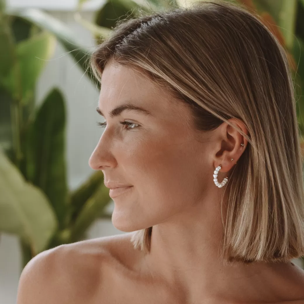 Aros Elegantes con Mini Perlas Clásicas - Oferta Exclusiva en Joyería Atolea