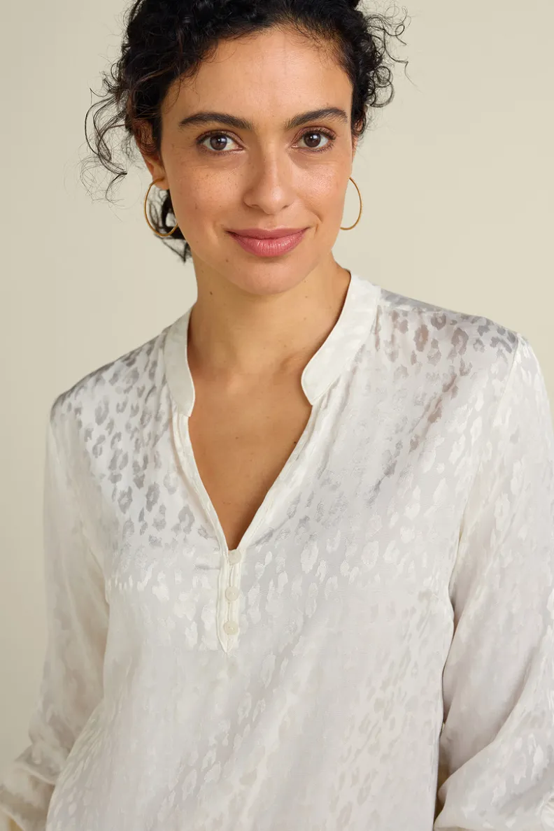 Elegante túnica Mirasol en tejido jacquard - tono marfil perlado suave | Colección exclusiva de Tops & Surroundings